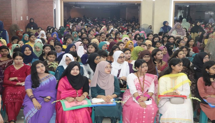 ড. মাহবুবুর রহমান মোল্লা কলেজে ‘আনন্দ ঝিলমিল’ নবীনবরণ