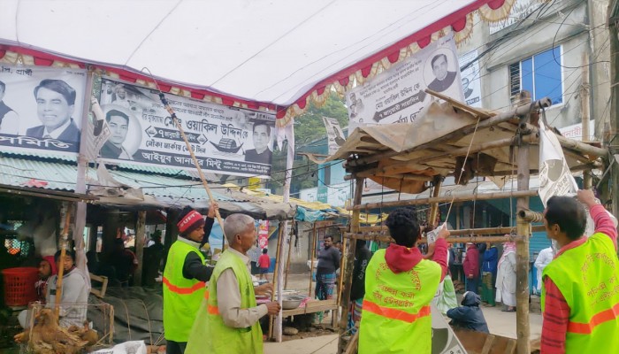 ঢাকা এখন পোস্টার-ব্যানারের নগরী