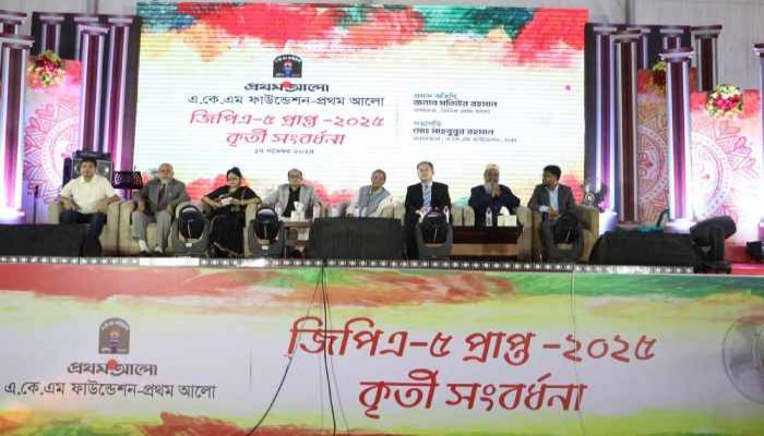 এইচএসসি জিপিএ-৫ প্রাপ্তদের সংবর্ধনা দিয়েছে ডিএমআরসি