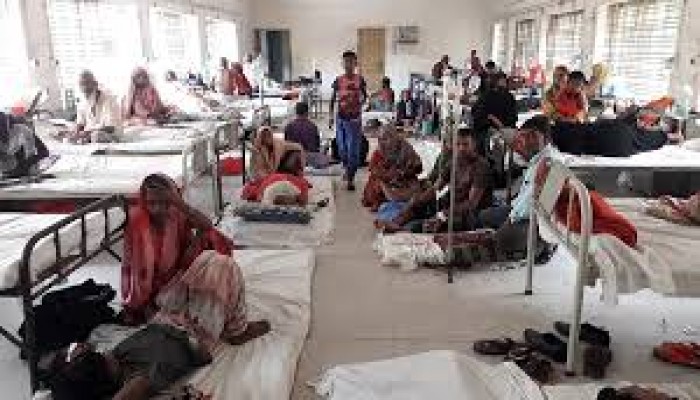 শ্যামনগর হাসপাতালে বেড সংকট মেঝেতে শুইয়ে চিকিৎসা