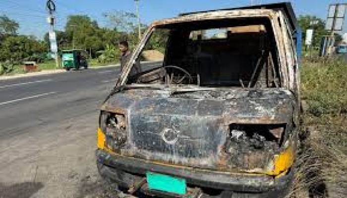 কুমিল্লার চৌদ্দগ্রামে জামায়াত নেতার পিকআপ পুড়িয়ে দিল দুর্বৃত্তরা