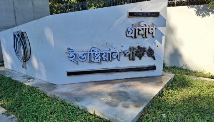 কালিয়াকৈরে পৃথক স্থানে ককটেল ও পেট্রোল বোমা বিস্ফোরণ