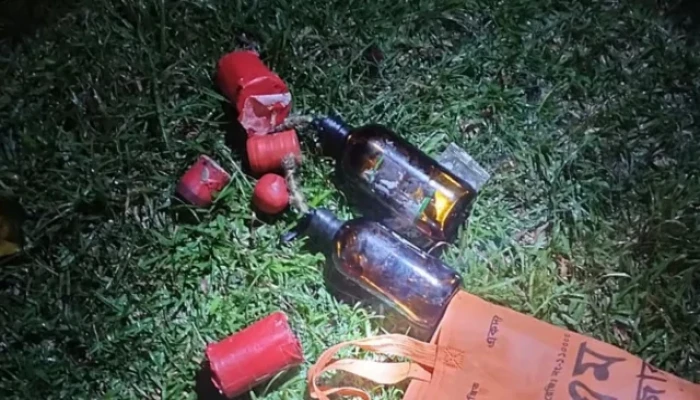 ফুলবাড়িয়ায় ইউপি চত্বরে ককটেল ও পেট্রোল বোমা উদ্ধার