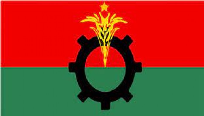 কুষ্টিয়া-৩ আসনে বিএনপি প্রার্থী পাল্টানোর দাবিতে মশাল মিছিল