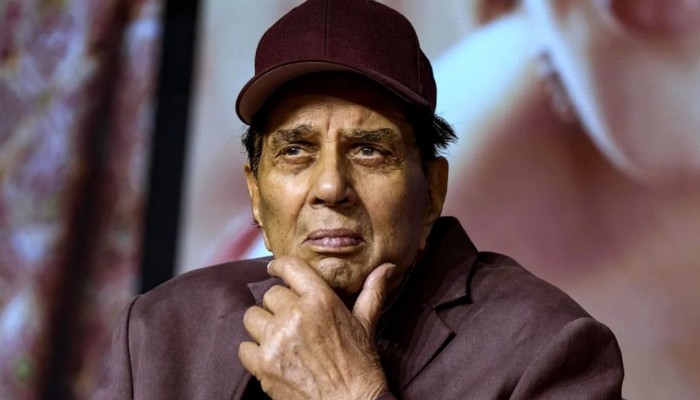 মারা গেছেন বলিউডের বর্ষীয়ান অভিনেতা ধর্মেন্দ্র