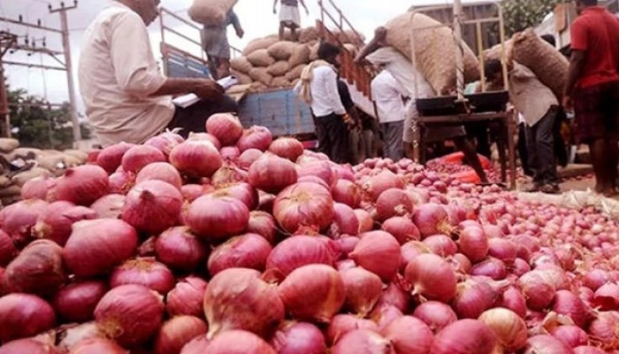 আমদানির পরও দাম কমছে না পেঁয়াজের