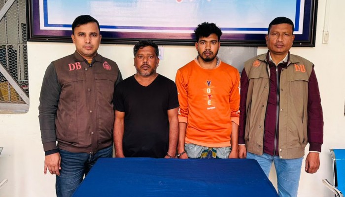 বগুড়ায় মব সৃষ্টি করে ৩ পুলিশকে হেনস্তা, ২ মুরগি ব্যবসায়ী গ্রেফতার